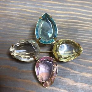 💕  Vintage Avon 💕…Multi-Facet Rhinestone Brooch Set in Gold Tone!